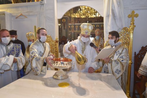 Patriarhul României a târnosit noua biserică a Mănăstirii Izbuc Poza 152924