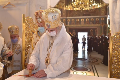 Patriarhul României a târnosit noua biserică a Mănăstirii Izbuc Poza 152926
