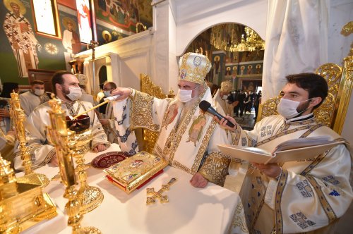 Patriarhul României a târnosit noua biserică a Mănăstirii Izbuc Poza 152927