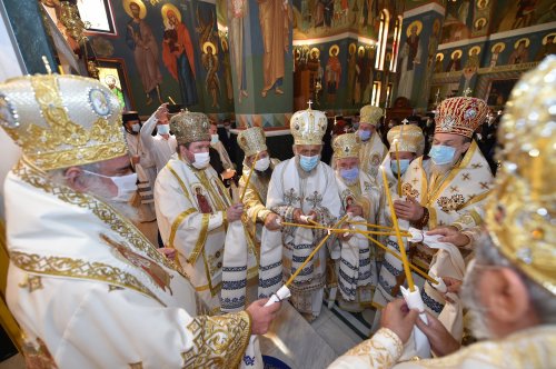 Patriarhul României a târnosit noua biserică a Mănăstirii Izbuc Poza 152928