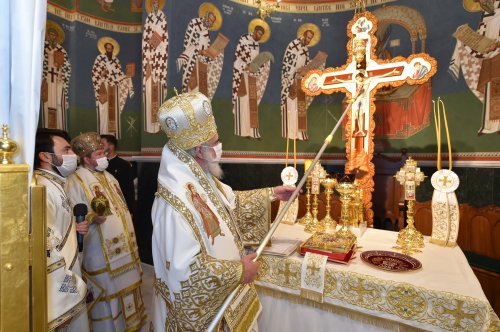 Patriarhul României a târnosit noua biserică a Mănăstirii Izbuc Poza 152930