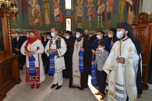Patriarhul României a târnosit noua biserică a Mănăstirii Izbuc Poza 152932