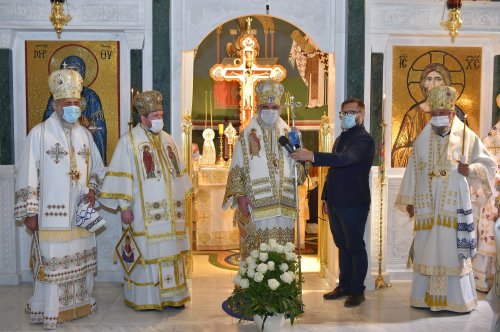 Patriarhul României a târnosit noua biserică a Mănăstirii Izbuc Poza 152935