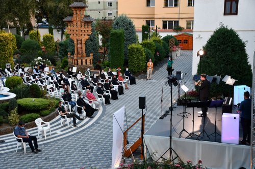 Concert de muzică clasică în curtea Episcopiei Caransebeșului