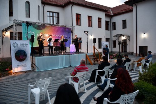 Concert de muzică clasică în curtea Episcopiei Caransebeșului Poza 153376