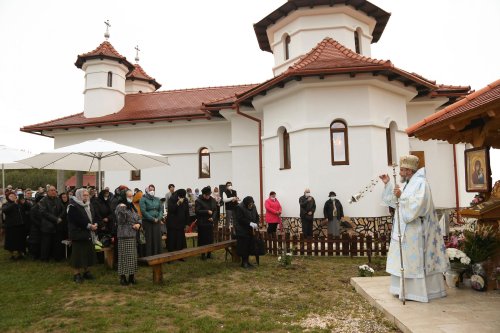 Hramul schitului din Şura Mare, judeţul Sibiu Poza 154058