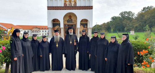 Vizită arhierească la o mănăstire din Alba Iulia Poza 154216