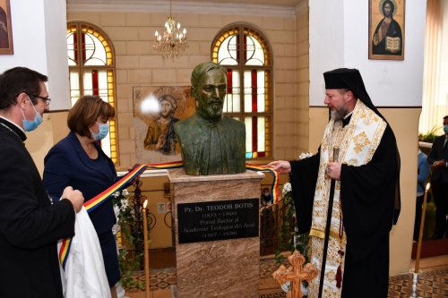 Dezvelirea bustului primului rector al Academiei Teologice din Arad Poza 154231