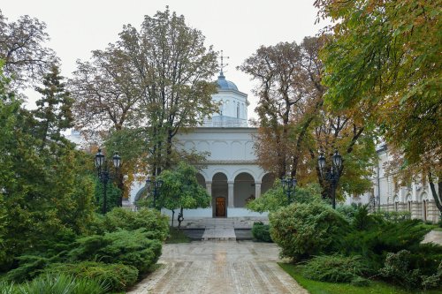 Mucenicii Serghie şi Vah, cinstiţi în biserica din incinta Palatului Cotroceni Poza 154324