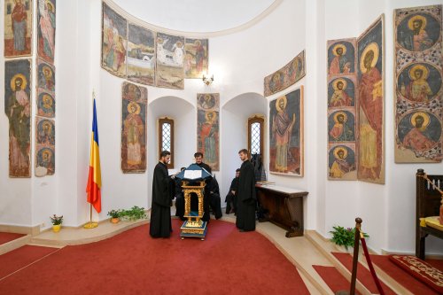 Mucenicii Serghie şi Vah, cinstiţi în biserica din incinta Palatului Cotroceni Poza 154326
