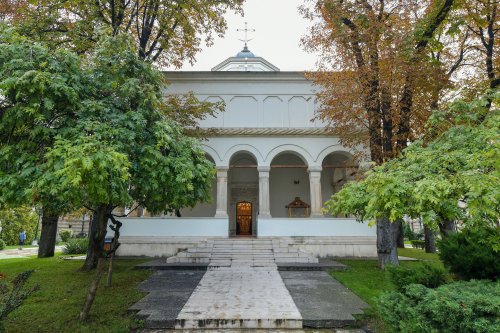 Mucenicii Serghie şi Vah, cinstiţi în biserica din incinta Palatului Cotroceni Poza 154330