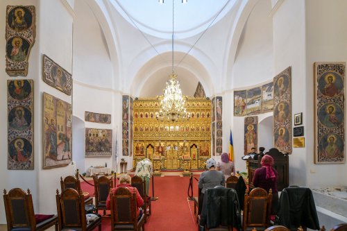 Mucenicii Serghie şi Vah, cinstiţi în biserica din incinta Palatului Cotroceni Poza 154340