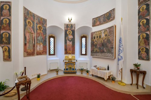 Mucenicii Serghie şi Vah, cinstiţi în biserica din incinta Palatului Cotroceni Poza 154341