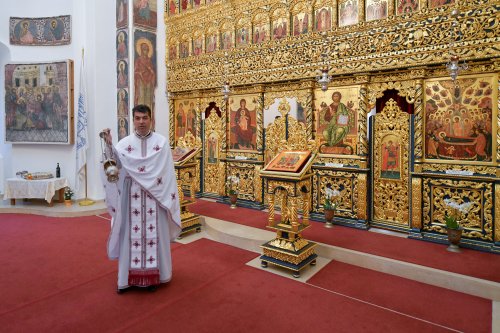 Mucenicii Serghie şi Vah, cinstiţi în biserica din incinta Palatului Cotroceni Poza 154344
