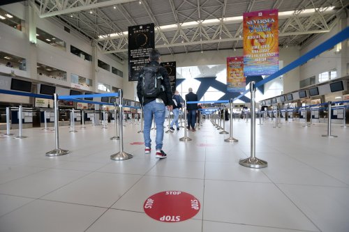 Două culoare la Aeroportul Coandă Poza 154451