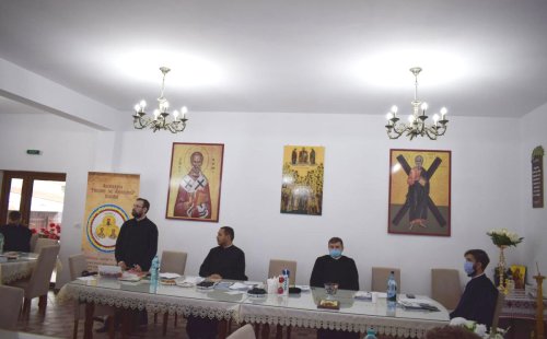 Sesiune de formare pentru preoţi în vederea înființării a 13 centre de socializare Poza 154891