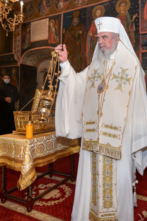 Sfințirea unei noi racle la Patriarhie pentru Mănăstirea Neamț Poza 154958