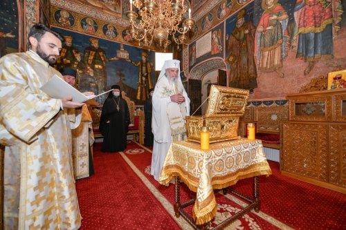 Sfințirea unei noi racle la Patriarhie pentru Mănăstirea Neamț Poza 154959