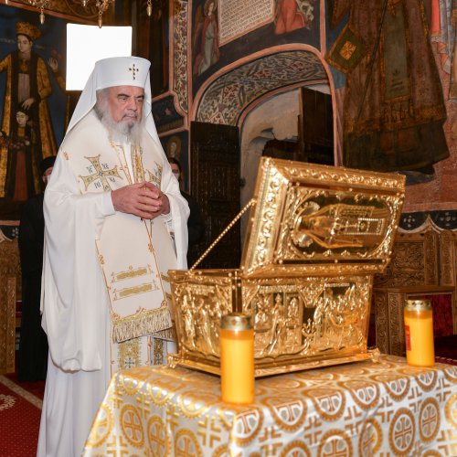 Sfințirea unei noi racle la Patriarhie pentru Mănăstirea Neamț Poza 154960