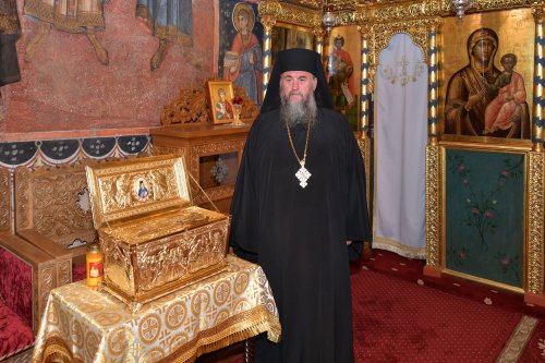 Sfințirea unei noi racle la Patriarhie pentru Mănăstirea Neamț Poza 154968