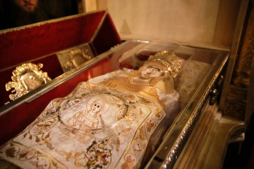 Racla cu moaștele Sfintei Cuvioase Parascheva s-a reîntors în Catedrala Mitropolitană din Iaşi Poza 155004