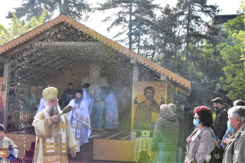 Slujire arhierească la Catedrala Arhiepiscopală din Râmnicu Vâlcea Poza 155342