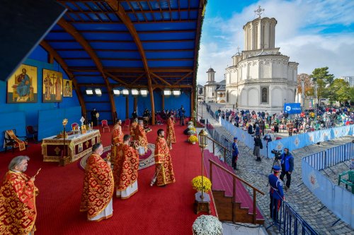 Prinos de laudă adus Mucenicului Dimitrie la Catedrala Patriarhală