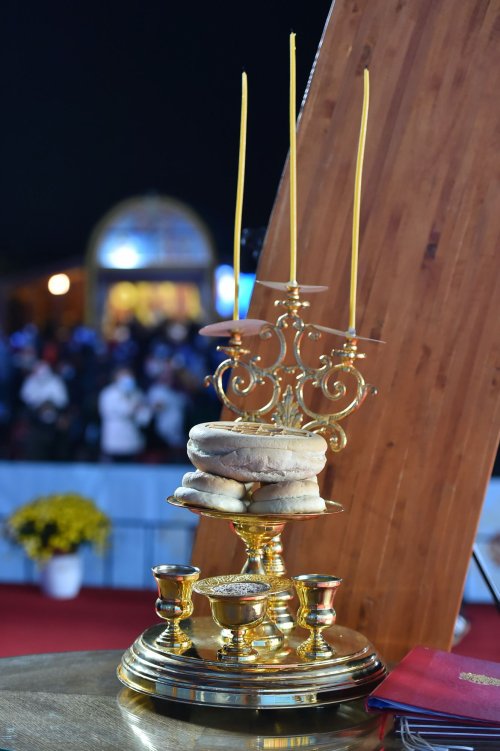 Rugăciune de seară  la Catedrala Patriarhală pentru Ocrotitorul Bucureştilor Poza 155805