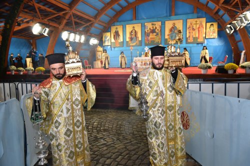Rugăciune de seară  la Catedrala Patriarhală pentru Ocrotitorul Bucureştilor Poza 155810