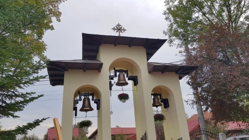 Binecuvântarea noilor clopote ale Bisericii „Sfinții Arhangheli” din Petrești, Ilfov