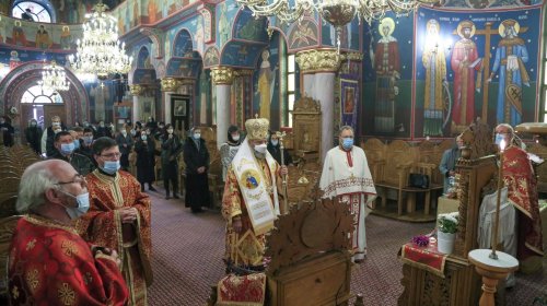 Binecuvântare arhierească la Biserica „Sfântul Mare Mucenic Dimitrie, Izvorâtorul de Mir” din Sibiu Poza 155980