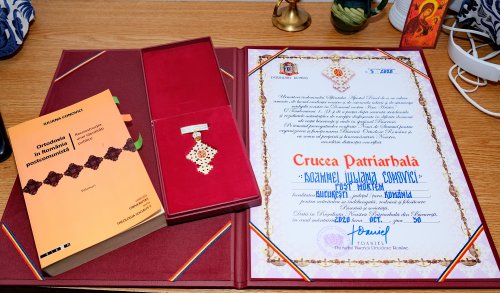 Crucea patriarhală oferită post-mortem cercetătorului Iuliana Conovici (1980-2020) Poza 156252