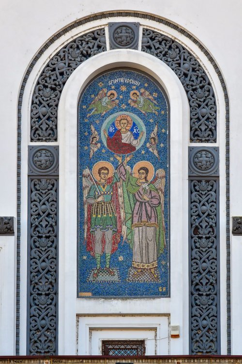 Arhanghelii Mihail și Gavriil, cinstiți la Biserica Cașin din Capitală Poza 156793
