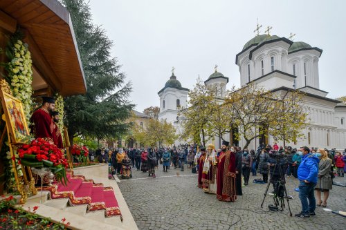 Prinos de laudă adus Sfântului Nectarie la Mănăstirea Radu Vodă Poza 156979