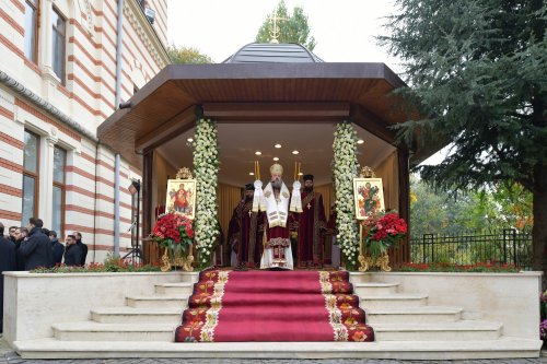 Prinos de laudă adus Sfântului Nectarie la Mănăstirea Radu Vodă Poza 157002