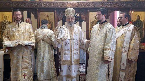 Liturghie arhierească în paraclisul Centrului eparhial din Alba Iulia Poza 157944