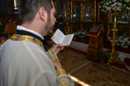 Prinos de laudă adus Sfântului Stelian în Parohia Lucaci din Capitală Poza 158342