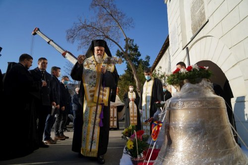 Sfințirea noilor clopote ale Mănăstirii „Sfinții Voievozi” din Slobozia  Poza 158372