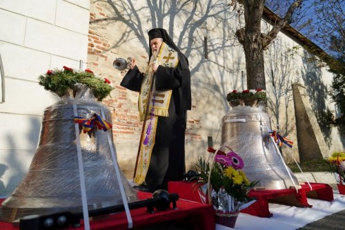 Sfințirea noilor clopote ale Mănăstirii „Sfinții Voievozi” din Slobozia  Poza 158373