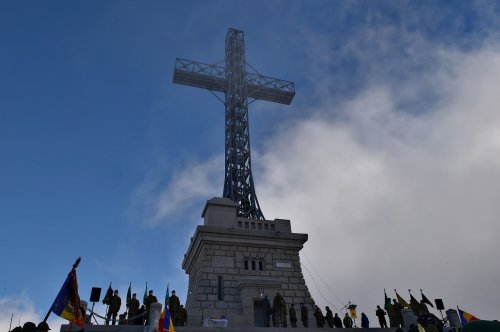 Crucea Eroilor de pe Caraiman a fost resfințită Poza 158497