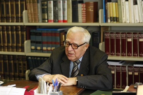 Profesorul Gabriel Ștrempel, harnic cercetător şi director al Bibliotecii Academiei Române