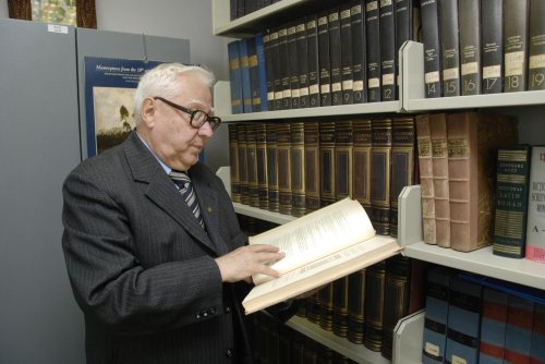 Profesorul Gabriel Ștrempel, harnic cercetător şi director al Bibliotecii Academiei Române Poza 158830