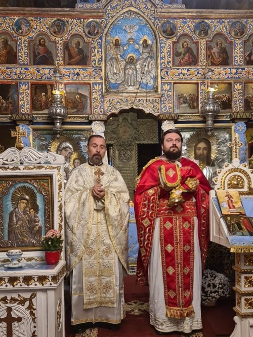 Sfânta Muceniță Filofteia sărbătorită în biserici din Capitală Poza 159058