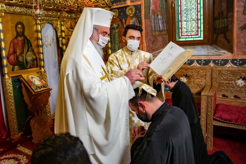 Noi preoți duhovnici pentru parohii din Arhiepiscopia Bucureștilor Poza 159336
