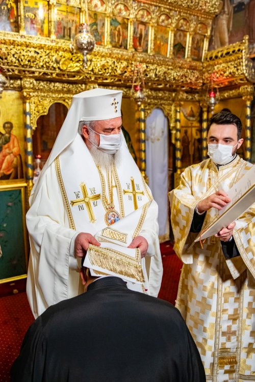 Noi preoți duhovnici pentru parohii din Arhiepiscopia Bucureștilor Poza 159338