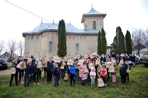 Daruri pentru 77 de copii din localitatea Budeşti Poza 159382