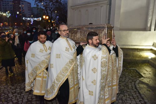 Începutul sărbătorii Sfântului Spiridon la Catedrala Mitropolitană din Bucureşti Poza 159456