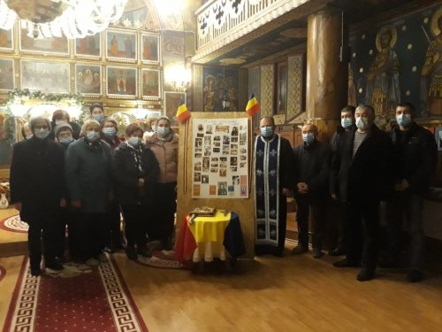 Episcopii Eparhiei Oradiei omagiaţi la Parohia Subpiatră Poza 160100