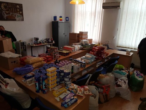 „Ghetuțele lui Moș Nicolae” au ajuns la familii sărace din Caraș-Severin  Poza 160097