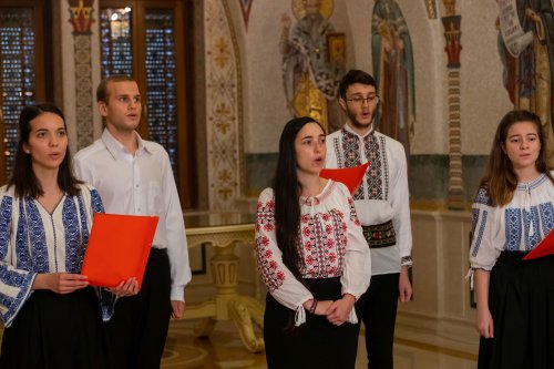Au sosit primii colindători la Reşedinţa Patriarhală Poza 160226